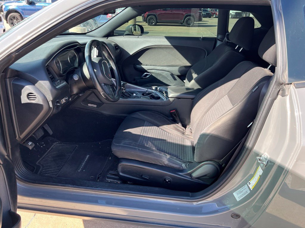 Used 2017 Dodge Challenger SXT RWD image 7