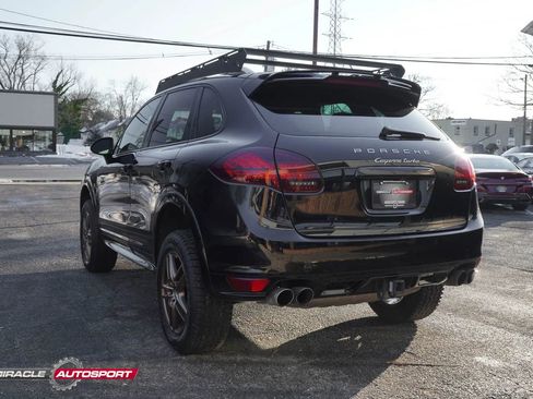 Used 2014 Porsche Cayenne Turbo image 6