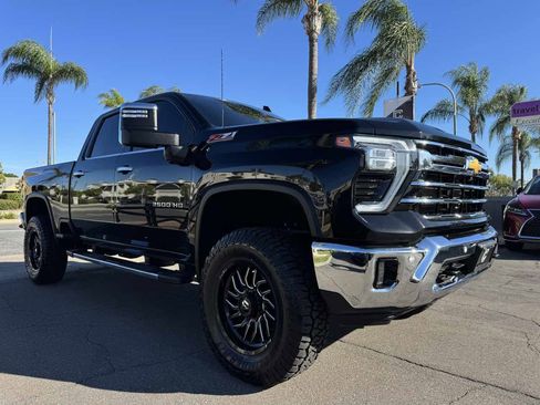 Used 2024 Chevrolet Silverado 2500 LTZ w/ LTZ Premium Package AWD/4WD image 9