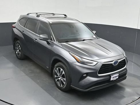 Used 2023 Toyota Highlander XLE AWD/4WD image 44