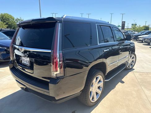 Used 2019 Cadillac Escalade Luxury AWD/4WD image 5