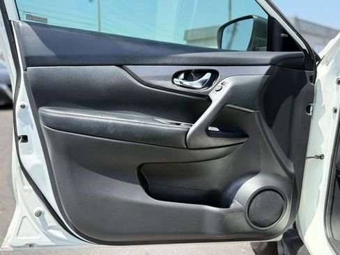 Used 2020 Nissan Rogue S w/ Special Edition Package FWD image 31