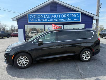 Used 2023 Chrysler Pacifica Touring-L