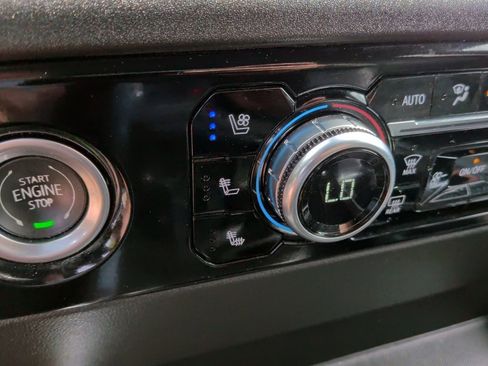 Used 2022 GMC Sierra 1500 SLT w/ SLT Convenience Package image 27