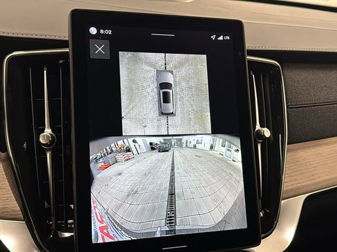 New 2026 Volvo XC90 T8 Plus w/ Protection Package Premier image 18