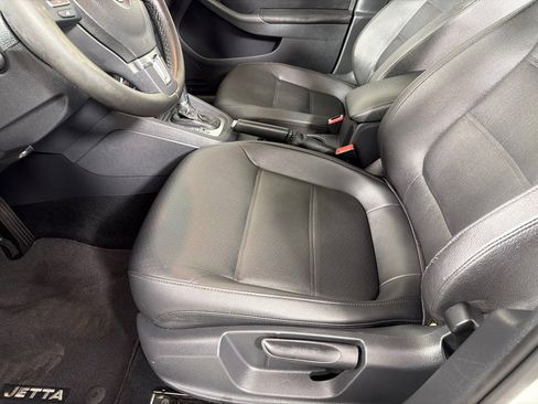 Used 2012 Volkswagen Jetta SE FWD image 12