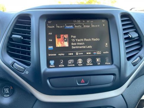 Used 2015 Jeep Cherokee Limited image 20