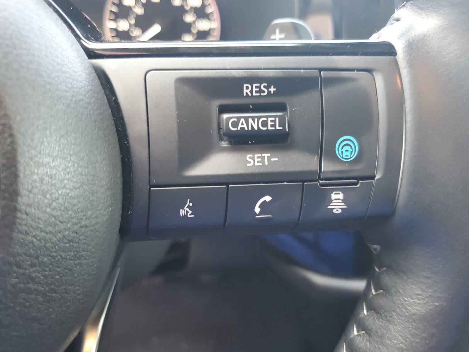 Used 2025 Nissan Pathfinder SL FWD image 18