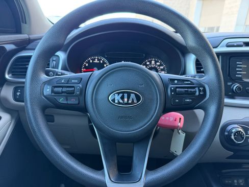 Used 2017 Kia Sorento LX FWD image 9