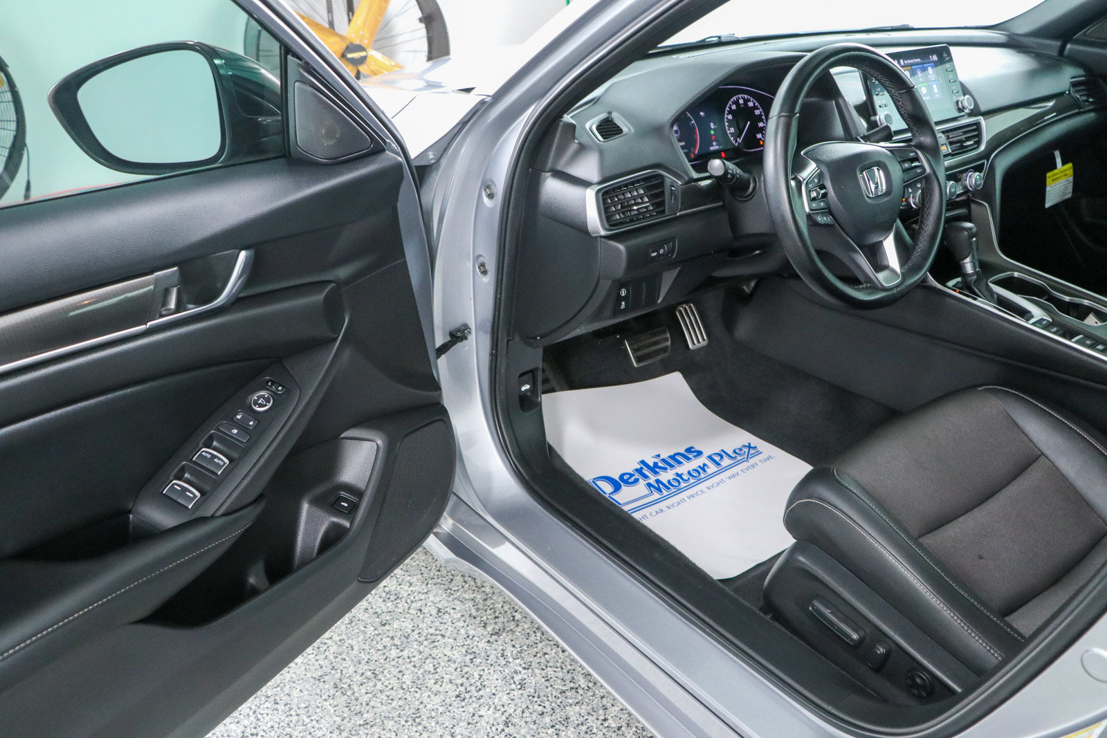 Used 2022 Honda Accord Sport image 3