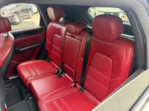 Used 2023 Porsche Cayenne AWD/4WD image 16