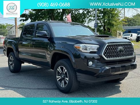 Used 2019 Toyota Tacoma TRD Sport w/ Technology Package image 5
