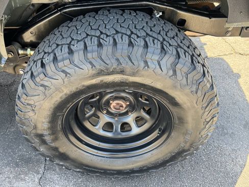 Used 2015 Jeep Wrangler Unlimited Rubicon AWD/4WD image 12