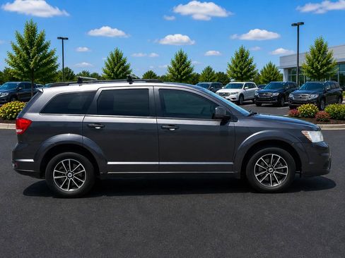 Used 2018 Dodge Journey SXT FWD image 7