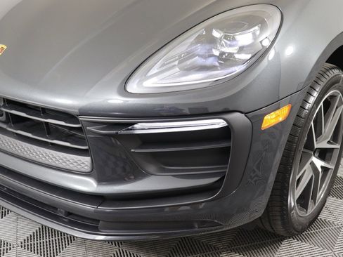 Certified 2025 Porsche Macan AWD/4WD image 14