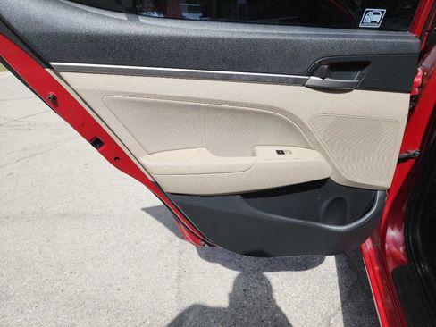 Used 2017 Hyundai Elantra SE FWD image 23