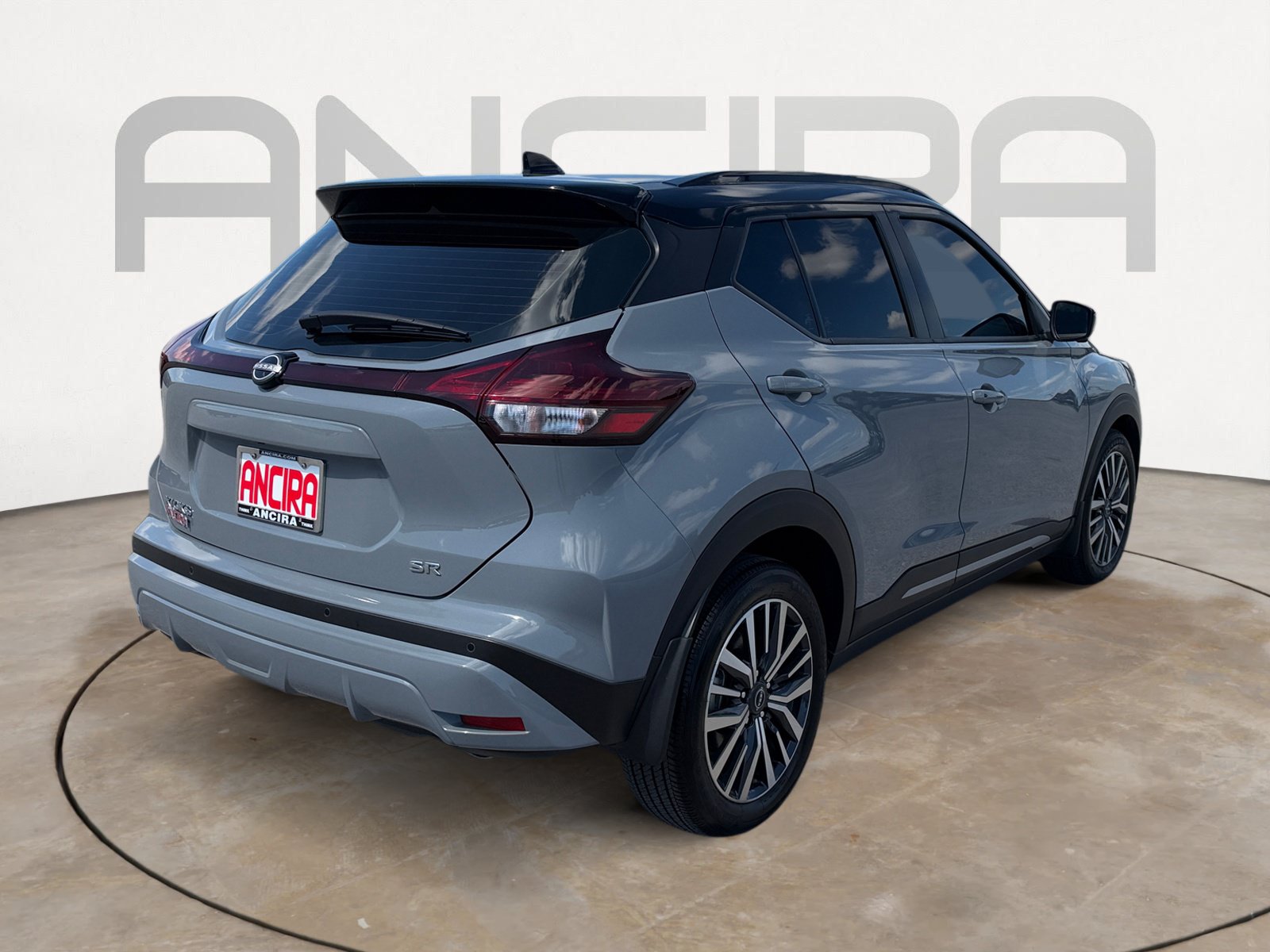 Used 2023 Nissan Kicks SR w/ SR Premium Package FWD image 11