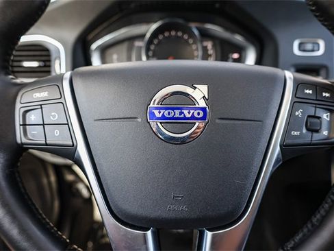 Used 2018 Volvo V60 T5 Cross Country w/ Convenience Package image 24