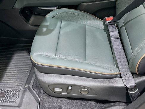 New 2026 GMC Acadia AT4 w/ Luxury Package AWD/4WD image 20