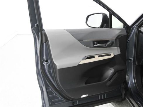 Used 2024 Toyota Venza Limited image 4