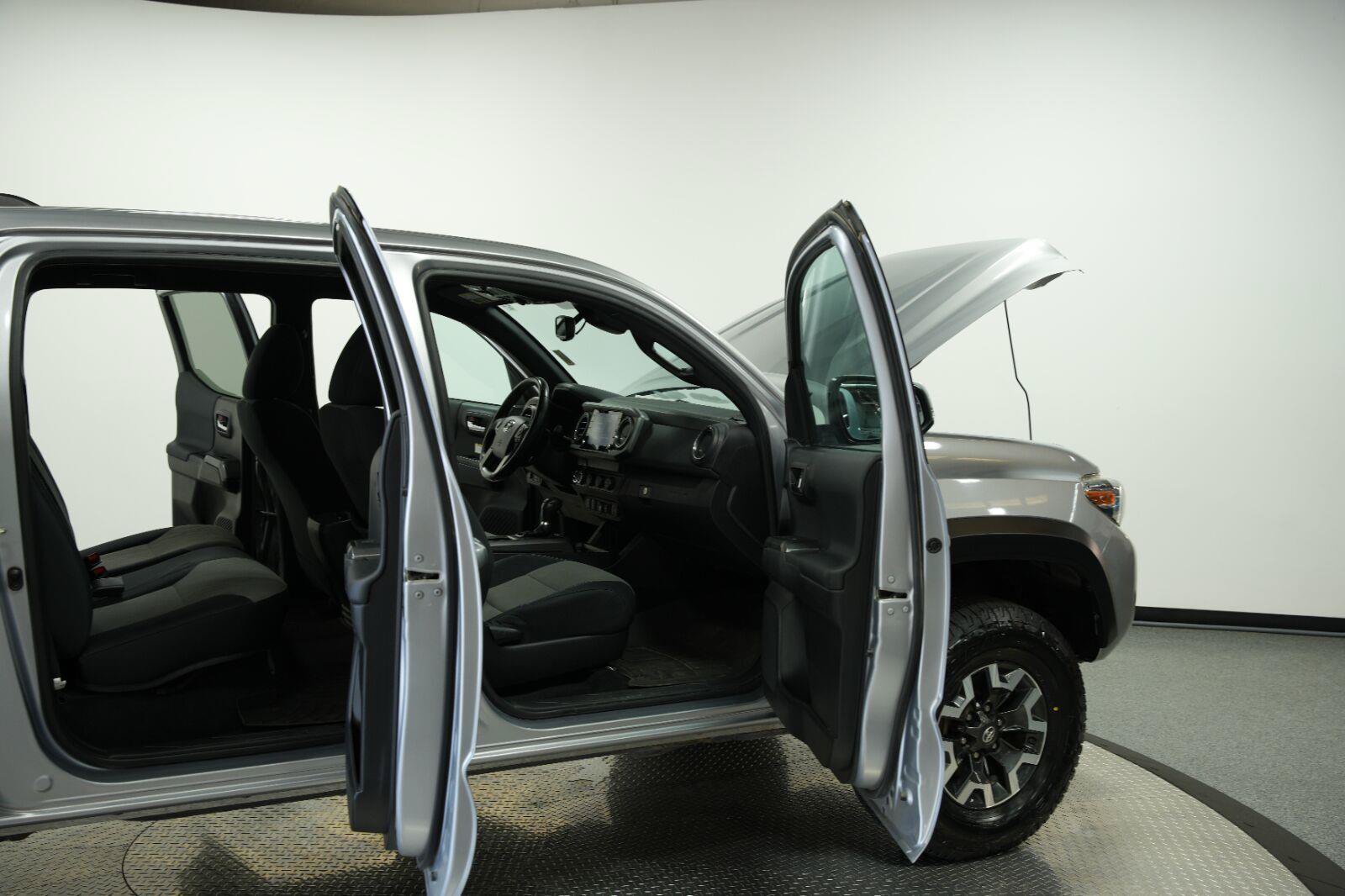 Used 2020 Toyota Tacoma TRD Off-Road w/ Technology Package AWD/4WD image 12