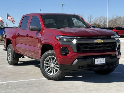 New 2026 Chevrolet Colorado LT w/ LT Convenience Package AWD/4WD image 2