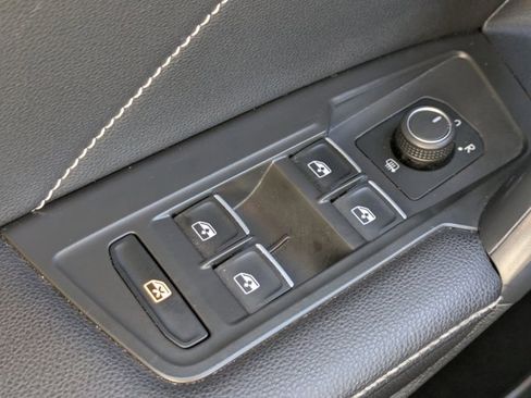 Used 2022 Volkswagen Tiguan SE image 20