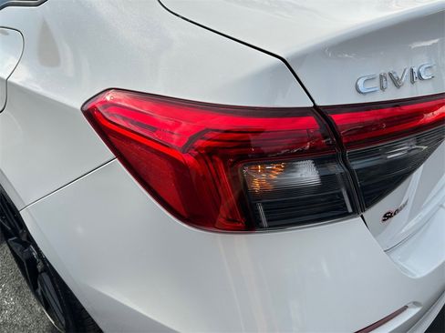 Used 2023 Honda Civic Sport image 17