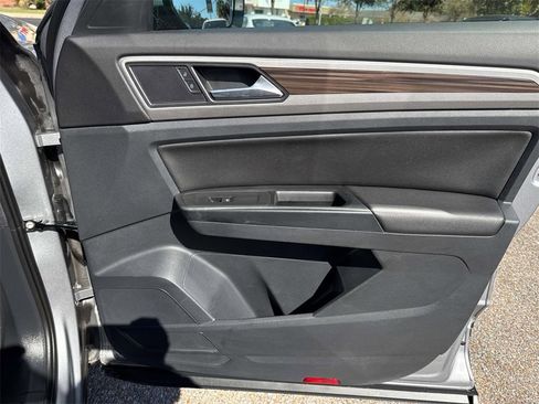 Used 2021 Volkswagen Atlas SE image 16
