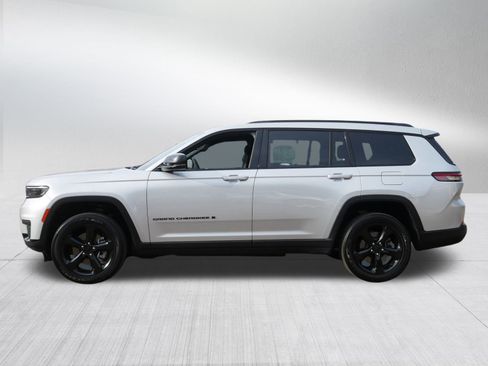 Used 2023 Jeep Grand Cherokee L Laredo image 4