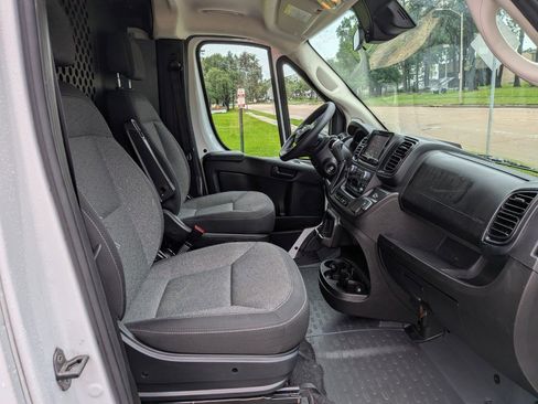Used 2025 RAM ProMaster 2500 w/ U-Haul Equipment Group FWD image 10
