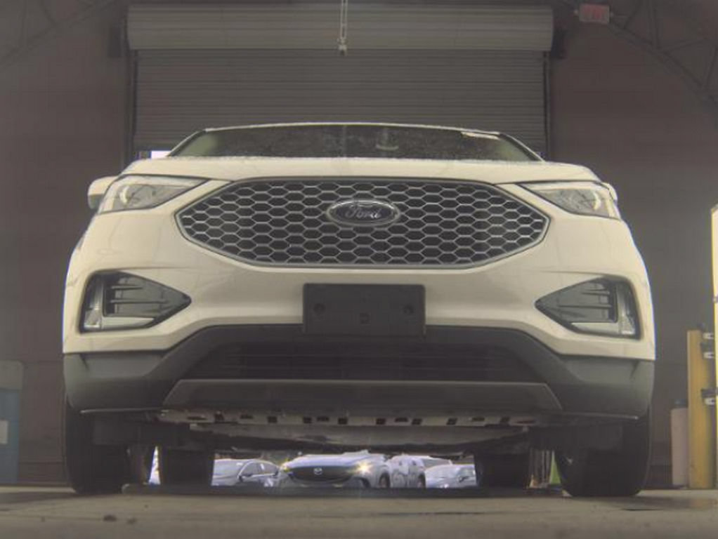 Used 2024 Ford Edge SEL w/ Convenience Package AWD/4WD image 3