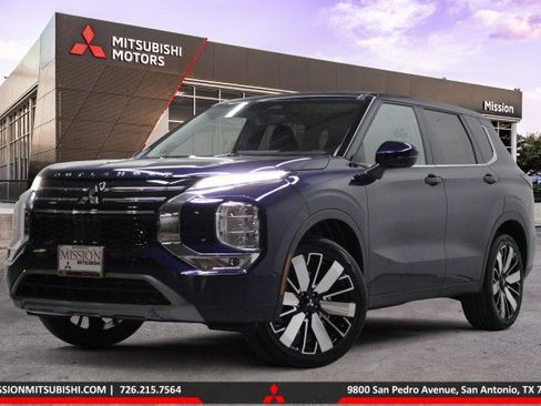 New 2025 Mitsubishi Outlander SE image 1