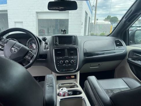Used 2019 Dodge Grand Caravan SXT FWD image 9