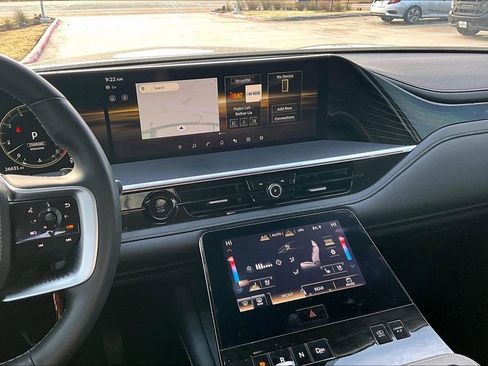 Certified 2025 INFINITI QX80 Sensory image 7