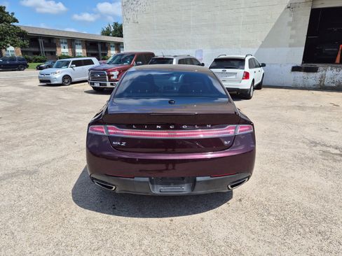 Used 2013 Lincoln MKZ FWD image 4