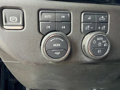 Used 2025 Chevrolet Silverado 3500 LTZ w/ LTZ Plus Package AWD/4WD image 31