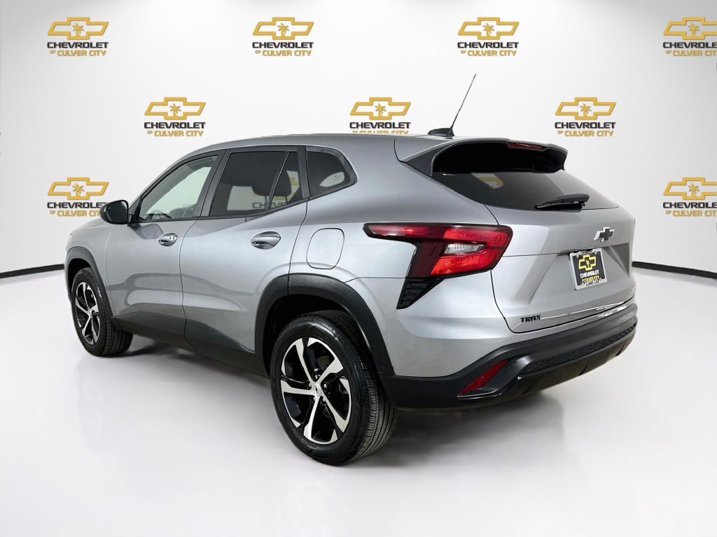 Used 2024 Chevrolet Trax RS w/ Driver Confidence Package FWD image 6