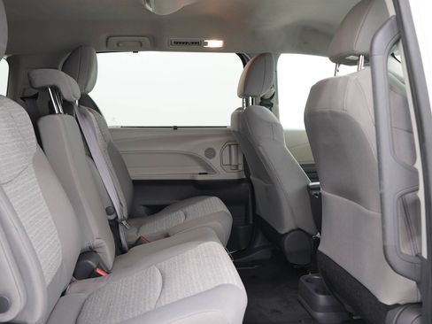 Used 2021 Toyota Sienna LE AWD/4WD image 13