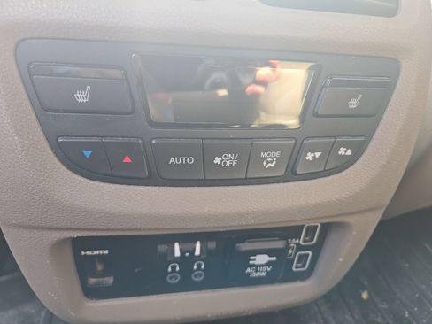 Used 2019 Honda Pilot Touring image 9
