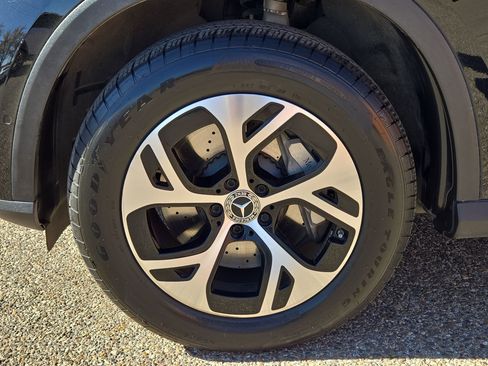 Certified 2025 Mercedes-Benz GLC 350e 4MATIC image 11