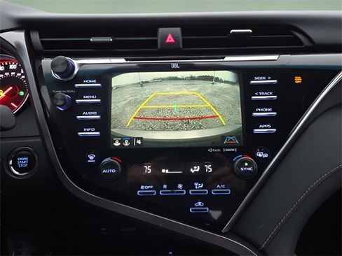 Used 2018 Toyota Camry XSE image 22