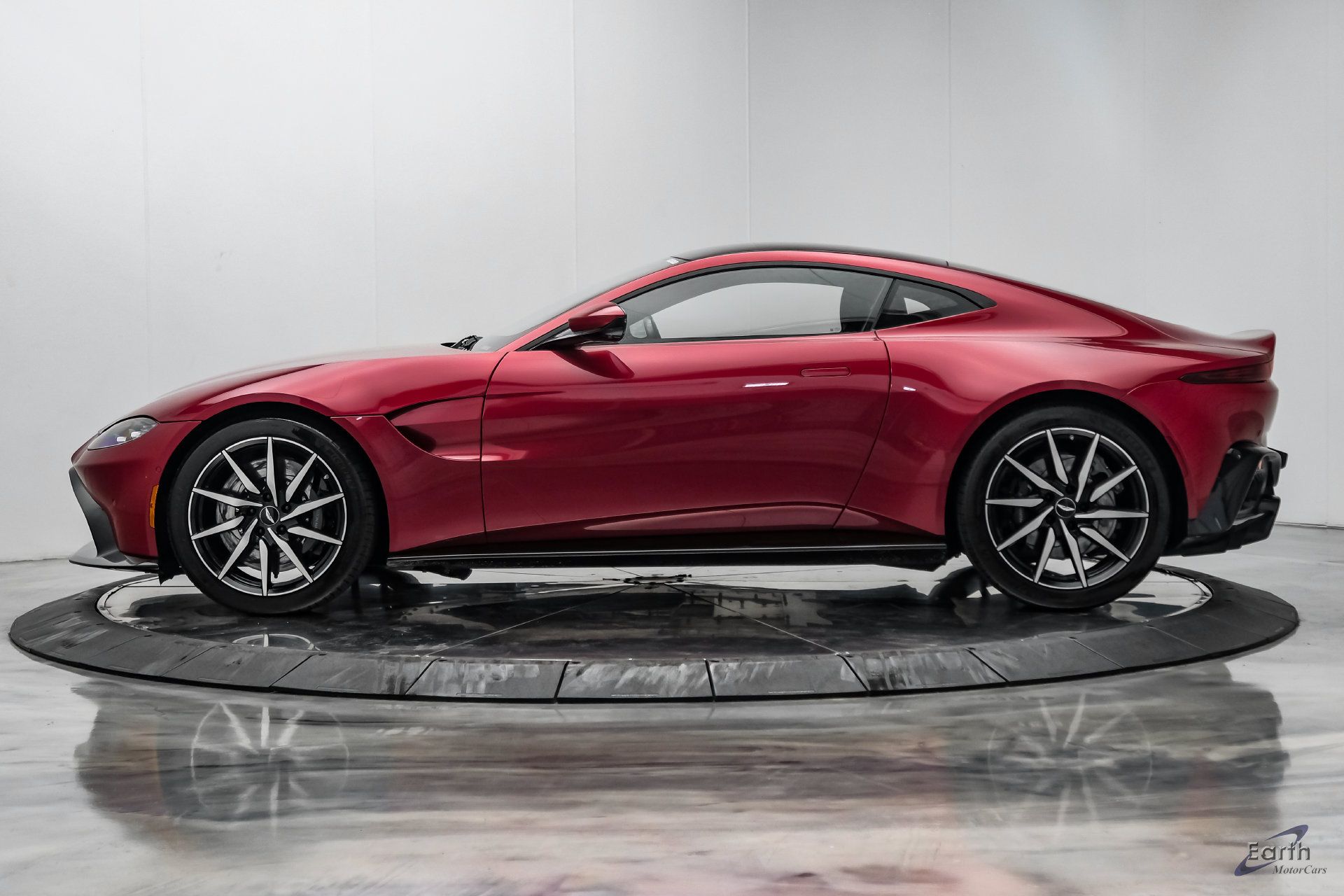 Used 2019 Aston Martin V8 Vantage Coupe RWD image 8