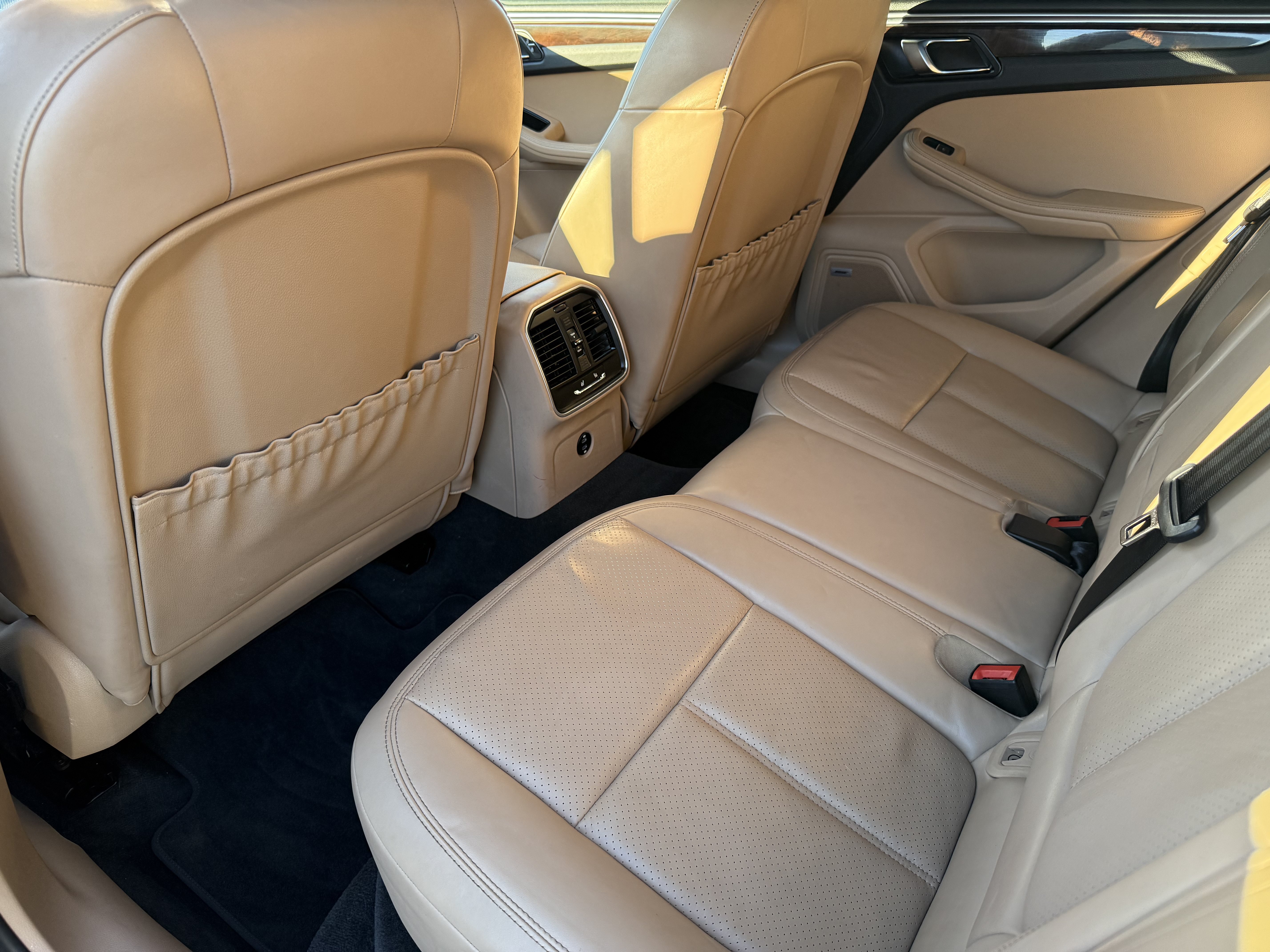 Certified 2023 Porsche Macan S AWD/4WD image 19