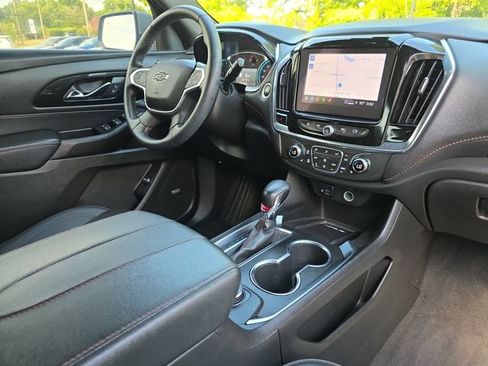 Used 2023 Chevrolet Traverse RS FWD image 17