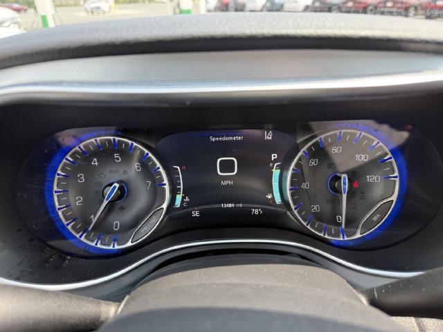 Used 2026 Chrysler Pacifica Limited FWD image 21