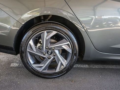 Used 2025 Hyundai Elantra SEL image 6