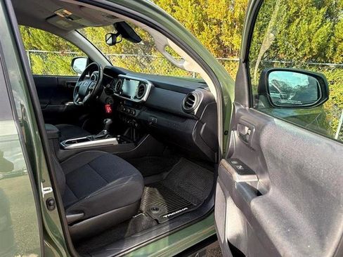 Used 2021 Toyota Tacoma SR5 w/ Trail Edition image 33