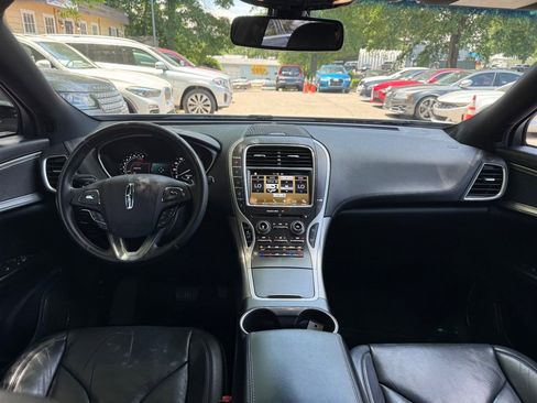 Used 2016 Lincoln MKX Reserve w/ Climate Package FWD image 17
