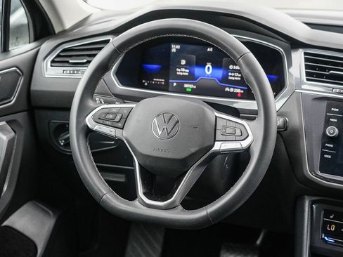 Certified 2023 Volkswagen Tiguan SE FWD image 15